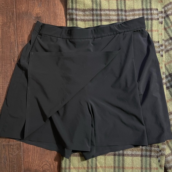 Athleta Pleated Sporty Skort - Picture 2 of 4